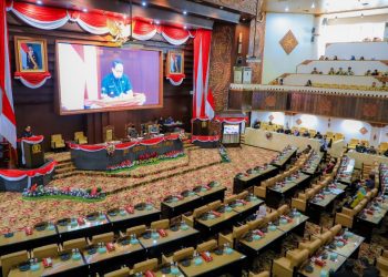 Suasana rapat paripurna di DPRD Jawa Timur.