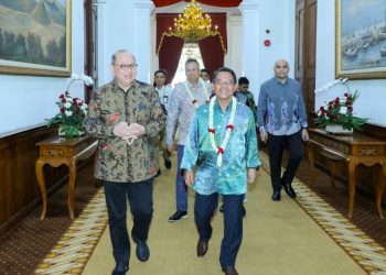 Kedatangan Menteri Pendidikan Tinggi Malaysia Datuk Ts. Mustapha Sakmud dan Duta Besar Malaysia Untuk Indonesia Syed Mohammad Hasrin Tengku Hussin di Gedung Negara Grahadi Surabaya.