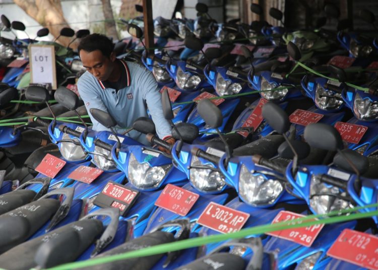 Ratusan kendaraan operasional milik Pemkot Surabaya yang diusulkan untuk dilelang.