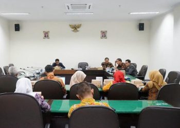Rapat Pansus II di ruang Komisi B DPRD Bojonegoro yang membahas Raperda Rencana Pembangunan Jangka Panjang Daerah Kabupaten Bojonegoro tahun 2025-2045.