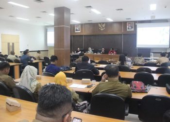 Rapat rencana induk geopark Bojonegoro di ruang Partnership Room lantai empat gedung Pemkab Bojonegoro.