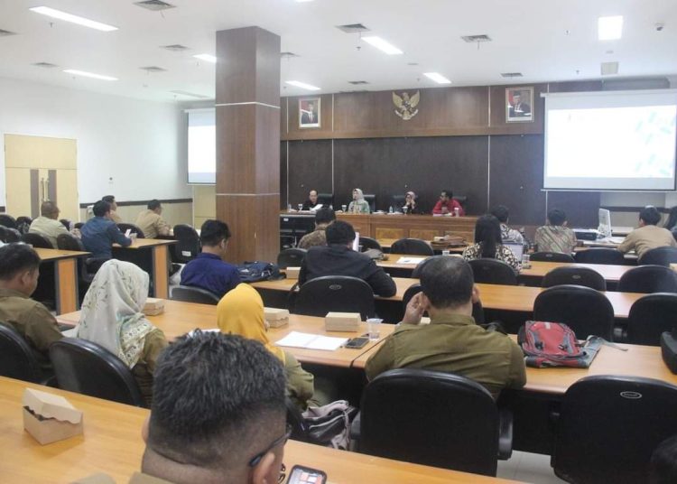 Rapat rencana induk geopark Bojonegoro di ruang Partnership Room lantai empat gedung Pemkab Bojonegoro.