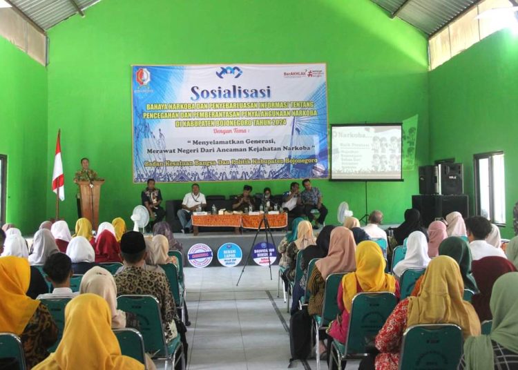 Sosialisasi bahaya narkoba di GOR Damar Wulan Desa Sumuragung, Kecamatan Sumberrejo, Bojonegoro.