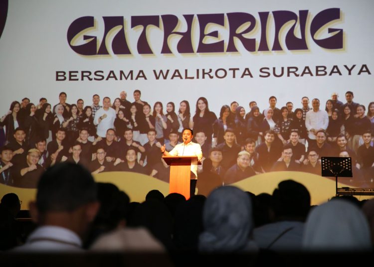 Wali Kota Surabaya Eri Cahyadi pada gathering dengan ratusan pemuda Kota Surabaya di Lounge XXI, Ciputra Mal, Surabaya.