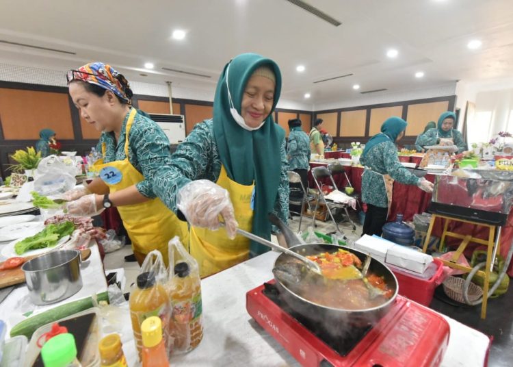 Lomba masak ikan tingkat Kota Surabaya tahun 2024 di Convention Hall Arief Rahman Hakim.