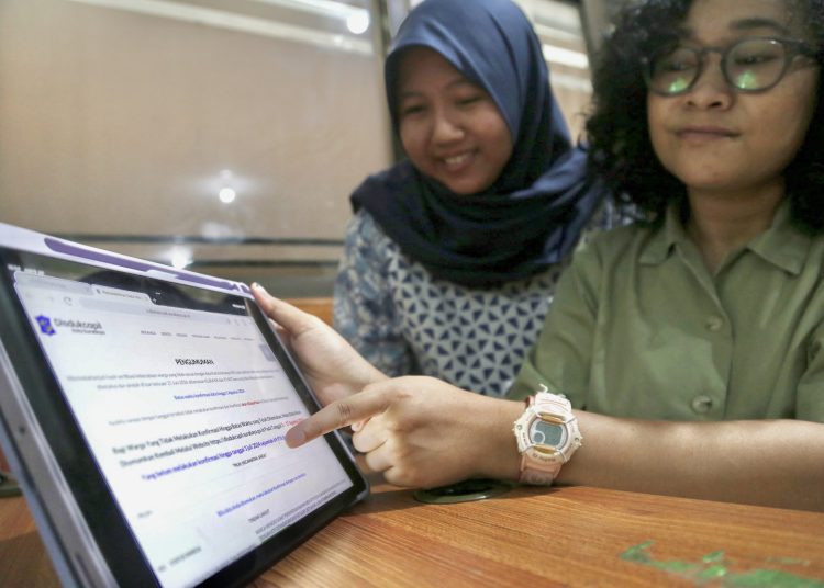 Foto ilustrasi klarifikasi pemutakhiran data kependudukan di Surabaya.