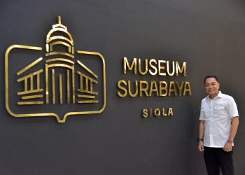 Wali Kota Surabaya Eri Cahyadi yang berfoto di Museum Surabaya.