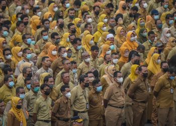 Foto ilustrasi, kegiatan di halaman Balai Kota Surabaya.