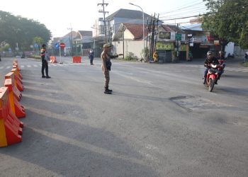 Simpang Lima Keputih, Jalan Keputih Timur, Kecamatan Sukolilo yang kini sudah dilebarkan.