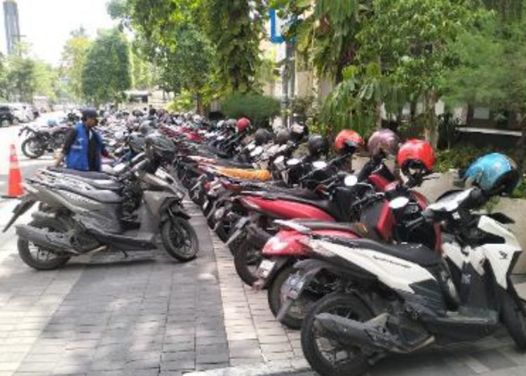 Foto ilustrasi, salah satu titik parkir di Surabaya.