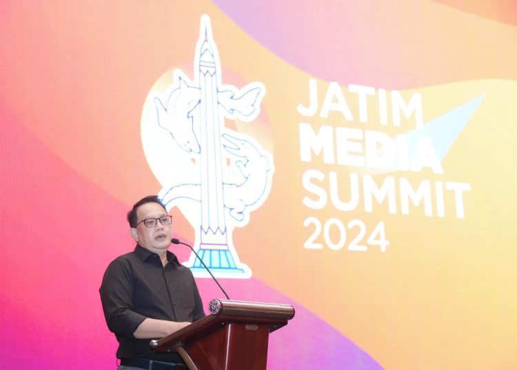 Pj. Gubernur Adhy Karyono saat menghadiri Jatim Media Summit (JMS) 2024