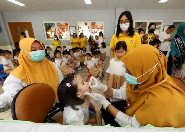 Foto dokumentasi gelaran Pekan Imunisasi Nasional yang dilaksanakan di Surabaya beberapa waktu lalu.