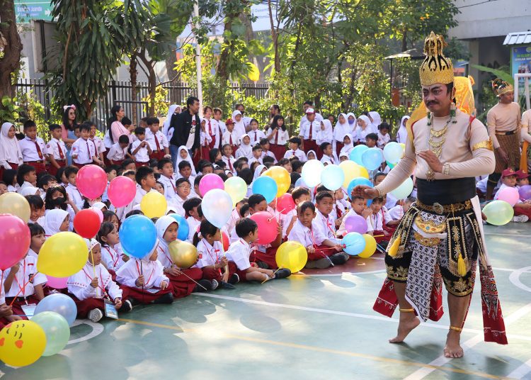 Masa Pengenalan Lingkungan Sekolah bagi siswa kelas 1 di SDN Kaliasin 1 Surabaya.