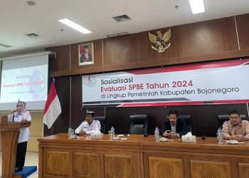 Evaluasi Sistem Pemerintahan Berbasis Elektronik tahun 2024 di Partnership Room lantai empat gedung Pemkab Bojonegoro.