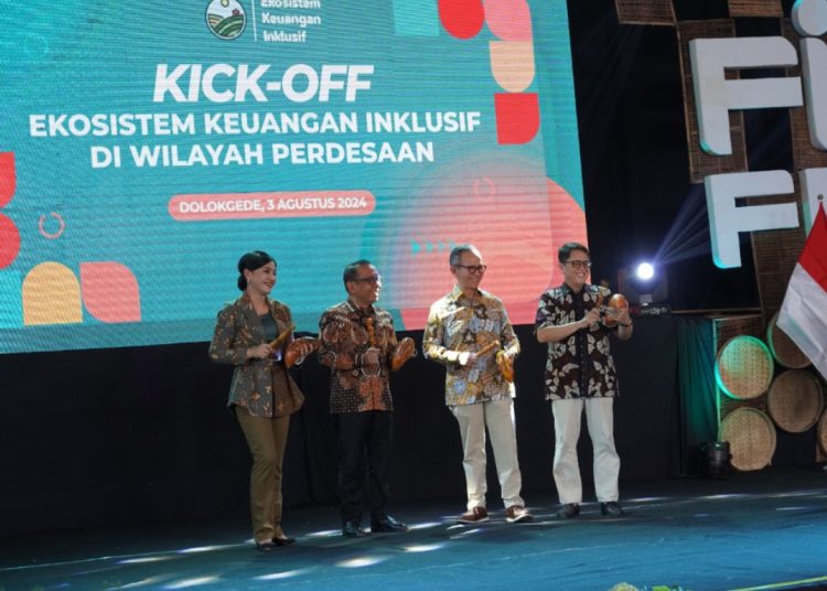 Kick off Ekosistem Keuangan Inklusif di Wilayah Perdesaan dilakukan di GOR Desa Dologede, Kecamatan Tambakrejo, Bojonegoro.