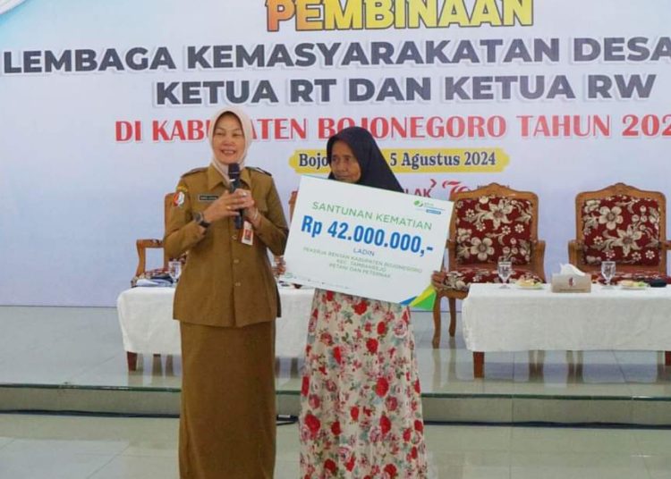 Penyerahan santunan kematian secara simbolis BPJS Ketenagakerjaan.