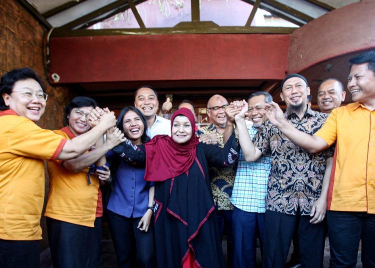 Wali Kota Surabaya Eri Cahyadi menengahi konflik dan mempertemukan Yayasan Perhimpunan Pengajaran Pendidikan Kristen (PPPK) Petra dengan warga.