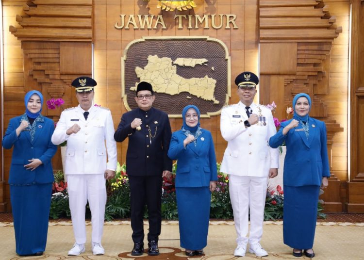 Pj Gubernur Jatim Adhy Karyono bersama Pj Wali Kota Malang Iwan Kurniawan dan Pj Bupati Magetan Nizhamul.