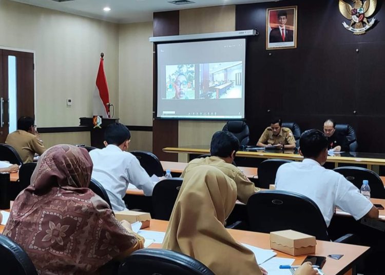 Rapat koordinasi rencana kerja sama dengan Badan Informasi Geospasial di ruang Creative Room lantai VI gedung Pemkab Bojonegoro.