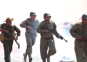 Pertunjukan teater kolosal yang menceritakan perjuangan pasukan Polisi Istimewa pada momen Hari Juang Polri.