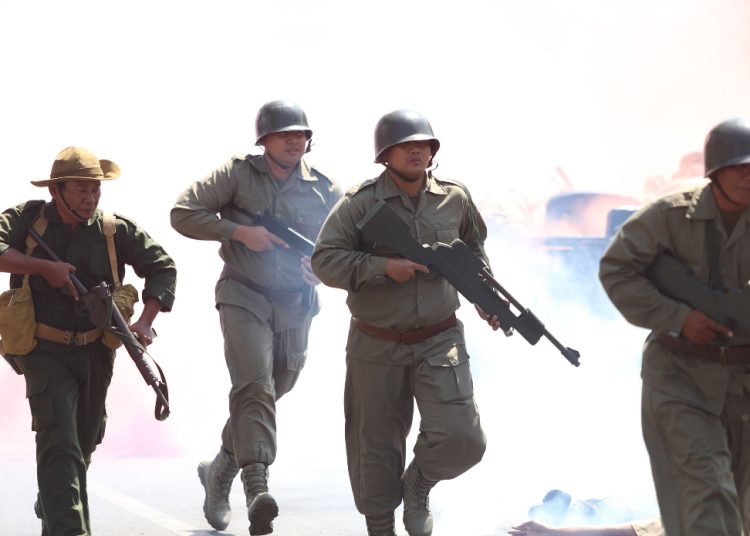 Pertunjukan teater kolosal yang menceritakan perjuangan pasukan Polisi Istimewa pada momen Hari Juang Polri.