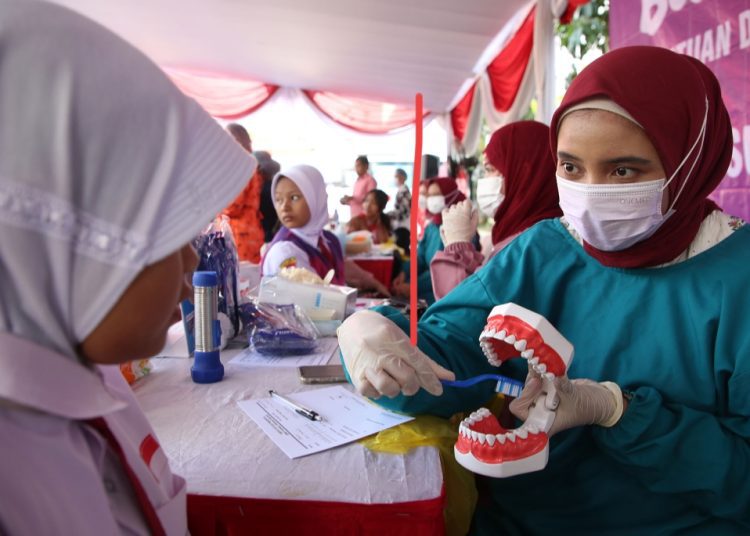 Baksos terintegras di halaman Balai Kota Surabaya