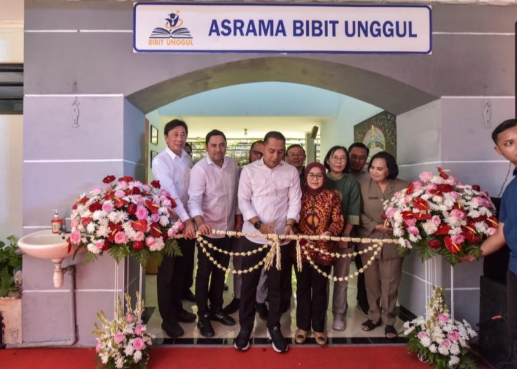 Peresmian Asrama Anak Asuh Bibit Unggul di Jlalan Villa Kalijudan Indah XV/Kav. 2-4 Surabaya.