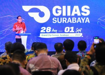 Pj Gubernur Jatim Adhy Karyono saat pembukaan GIIAS di Grand City Convention and Exhibition Surabaya.