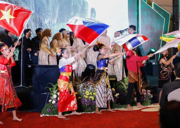 Pembukaan acara The Senior Officials Meeting on Rural Development and Poverty Eradication 2024 di The Singhasari Resort, Kota Batu.