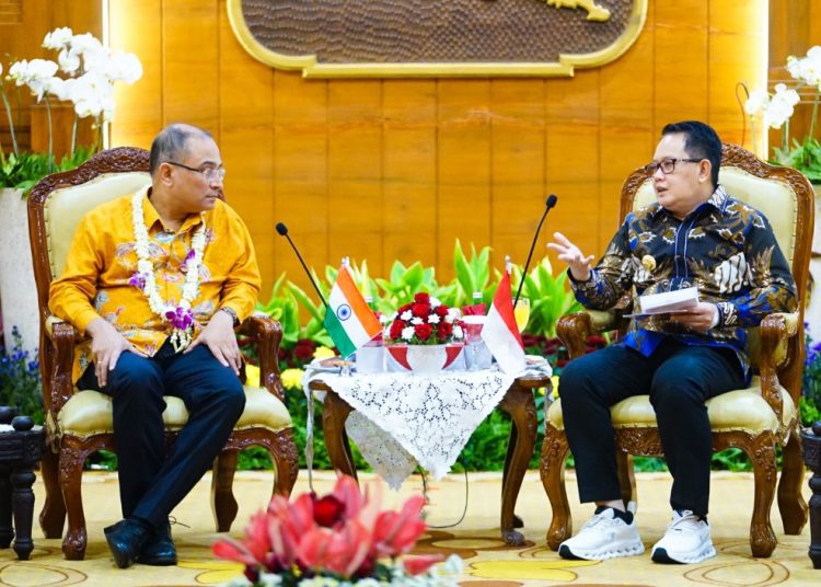 Pj Gubernur Jawa Timur Adhy Karyono menerima kunjungan kenegaraan Duta Besar (Dubes) India untuk Indonesia dan Timor Leste, H.E Sandeep Chakravorthy.