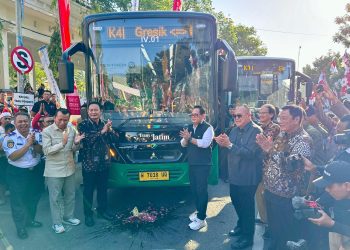 Launching Bus Trans Jatim Koridor IV rute Terminal Bunder Gresik - Pelabuhan Paciran Lamongan.