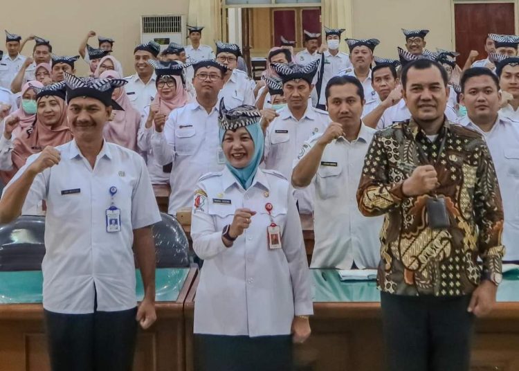 Sosialisasi input data e-kontrak yang diselenggarakan di ruang Angling Dharma gedung Pemkab Bojonegoro.