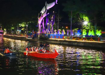 Kalimas kini telah menjadi salah satu destinasi wisata favorit. Sepanjang tahun 2023, pengunjung wisata susur sungai di Kalimas ini 170.913 orang.