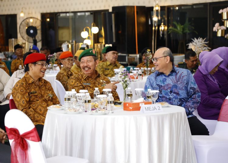 Pj Sekretaris Daerah Provinsi Jawa Timur Bobby Soemiarsono saat menghadiri tasyakuran peringatan HUT ke-65 Pepabri.