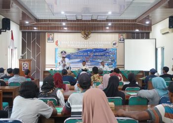 Sosialisasi dan serah terima paket program Kolam Lele Keluarga bagi warga miskin di aula Dinas Peternakan dan Perikanan Pemkab Bojonegoro.