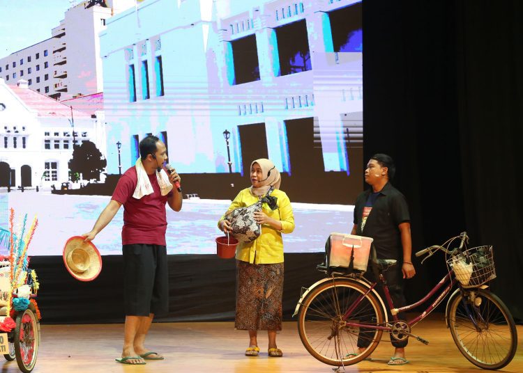 Salah satu pementasan teater oleh organisasi perangkat daerah Pemkot Surabaya dalam ‘Bercerita Surabaya’ di gedung Balai Budaya.