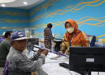 Foto ilustrasi, pelayanan di PDAM Surya Sembada.