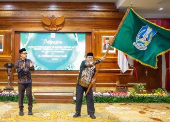 Kegiatan pelepasan Kafilah MTQ XXX Jatim di gedung Negara Grahadi Surabaya.