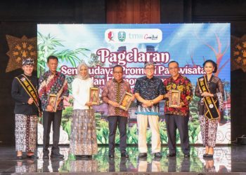 Pj Bupati Bojonegoro Pemkab di sela Pagelaran Seni Budaya, Promosi Pariwisata dan Ekonomi Kreatif di Anjungan Jawa Timur, Taman Mini Indonesia Indah.