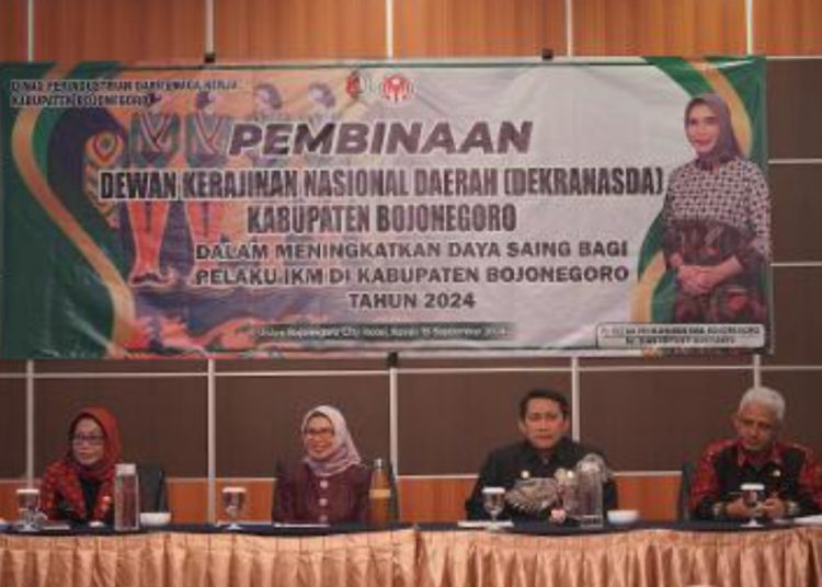 Kegiatan pembukaan pembinaan Industri Kecil dan Menengah di Aston Bojonegoro City Hotel.