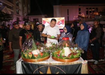 Kegiatan Napak Tilas Sembrani Bumi Nusantara yang start dari halaman Kelurahan Lidah Wetan dan berakhir di Balai Pemuda Surabaya.