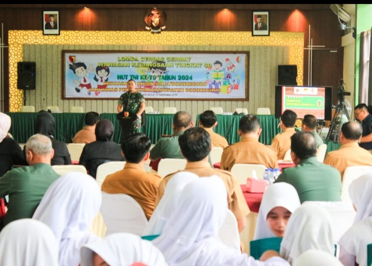 Dandim 0813 Bojonegoro Letkol Czi Arief Rochman Hakim membuka lomba cerdas cermat wawasan kebangsaan.
