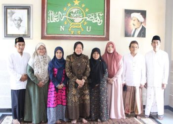 Cagub Jatim Tri Rismaharini saat di Pondok Pesantren Annuqayah Latee di Desa Guluk-guluk, Kecamatan Guluk-guluk, Sumenep.