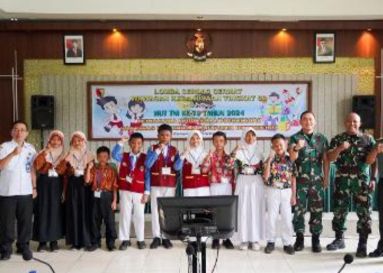 Foto bersama pada final Lomba Cerdas Cermat Wawasan Kebangsaan jenjang Sekolah Dasar yang digelar Kodim 0813 Bojonegoro.