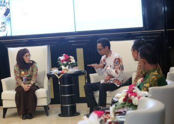 Kunjungan kerja Komisi Informasi (KI) Provinsi Jawa Timur di ruang wali kota Surabaya.