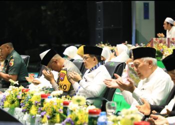 Doa bersama Pilkada Jawa Timur Tahun 2024 Aman dan Damai serta Peringatan Maulid Nabi Muhammad SAW 1446 H di lapangan Mapolda Jatim.