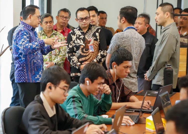 Pj Gubernur Jawa Timur Adhy Karyono  saat meninjau KEK Singhasari Malang.