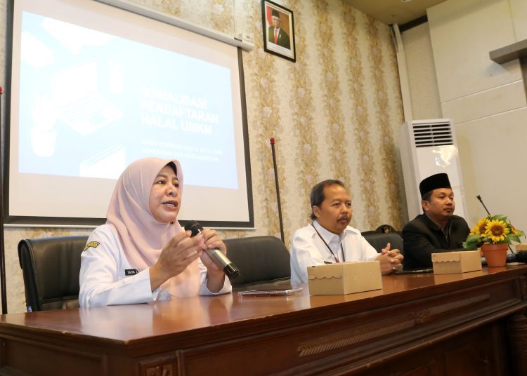 Sosialisasi pendaftaran sertifikasi halal untuk UMKM di lantai 2 Gedung Siola.