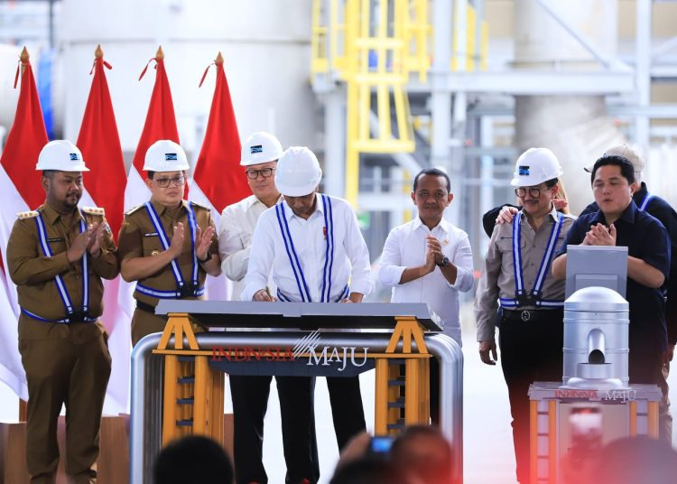 Peresmian produksi pabrik pengolahan hasil tambang (smelter) PT Freeport Indonesia (PTFI) di Gresik.