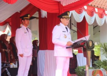 Pj Bupati Adriyanto memimpin upacara sebagai puncak Hari Jadi Bojonegoro ke-347 di Alun-Alun Bojonegoro.